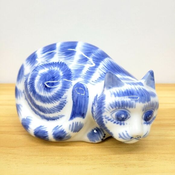 Blue & White Porcelain Cat Figurine – Curled Sleeping Pose - Picture 8 of 9